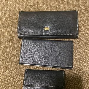 1 lg wallet- 1 sm wallet- checkbk cover-key chain